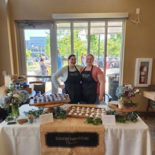 If you're at Taste Of Burien, please come by and say hi! We've got "Taste of Classic Chocolate Cake" with a dollop of chocolate mousse, and "Taste of Carrot Cake" with cream cheese frosting and a sprinkle of coconut!

We're in the lobby of the lovely Merrill Gardens, come taste and visit!!