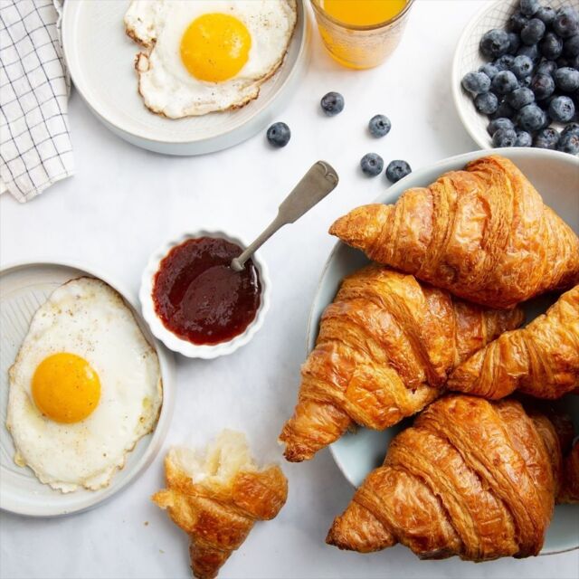 Happy Sunday! 

Hope you’re grabbing some relaxation and tasty treats!

#SundayBrunch #croissants #familytime