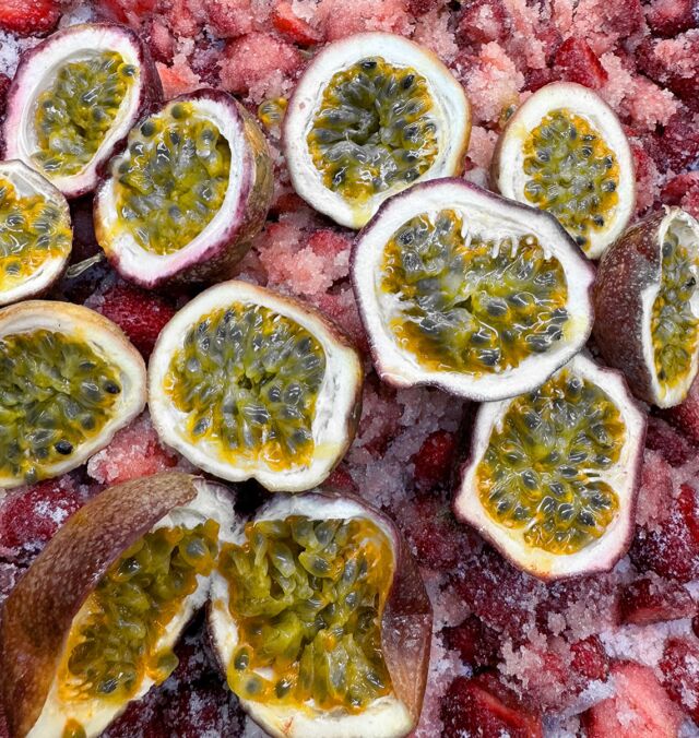 Swoon alert!!!
Can you imagine a more sexy combination than passion fruit and sun ripened summer strawberries? Oh my word...

We can’t wait for this jam!

#summerInFall #FreshPreserves #BakeryNouveaJam #ConfitureDeNouveau