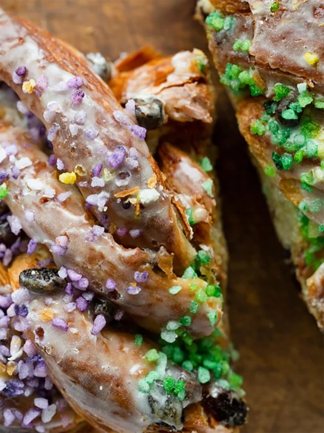 Have you TRIED our King Cake?

Close your eyes and imagine... buttery layers and sticky fingers. The laminated brioche dough creates soft, flakey ribbons, filled with apple tatin, cinnamon, and plump raisins. The bake lightly caramelizes the sugars and butter, making it virtually impossible to eat just one bite. 

Oh my...we’re drooling.

Available in all 3 shops and online through Fat Tuesday.